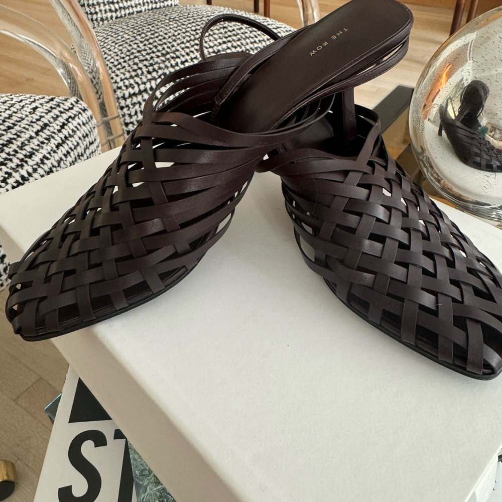 The Row leather woven mule espresso brand nee in box. size 39.